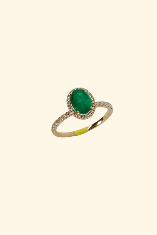 Single Oval Cut Emerald Ring