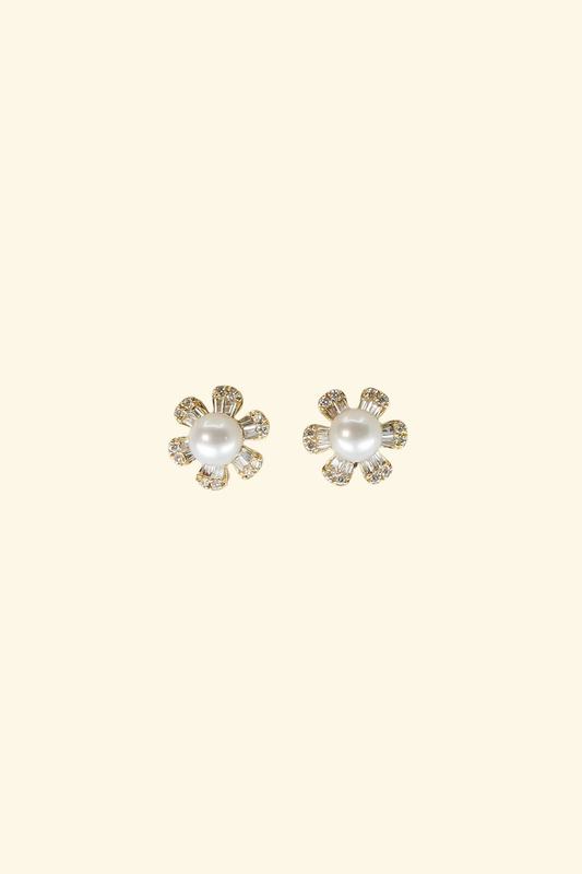 Central Flower Pearl Stud