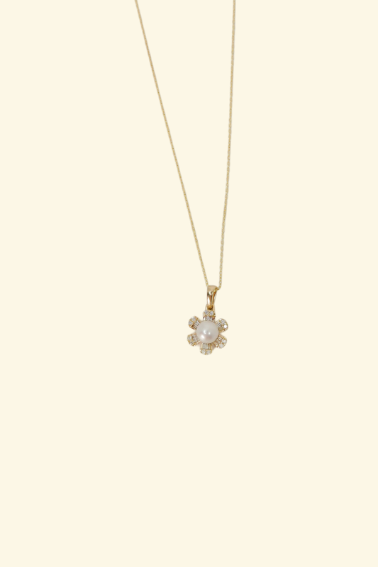 Central Flower Pearl Pendant