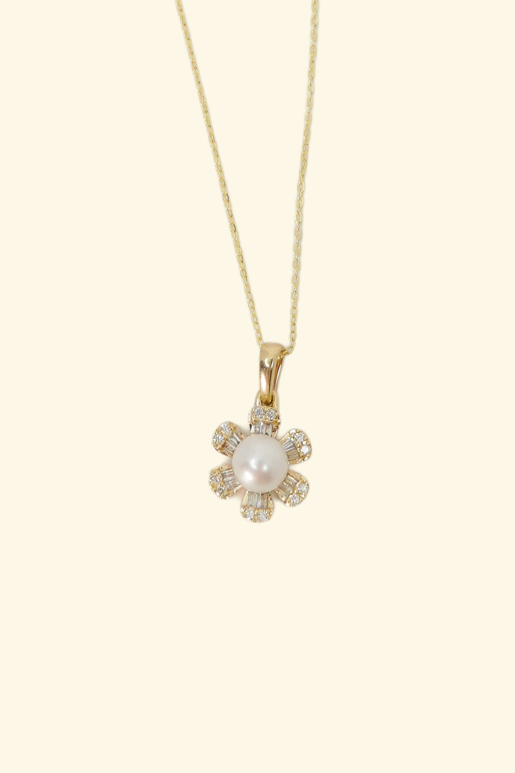 Central Flower Pearl Pendant
